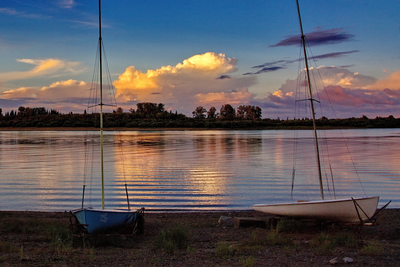 Вечер на реке.