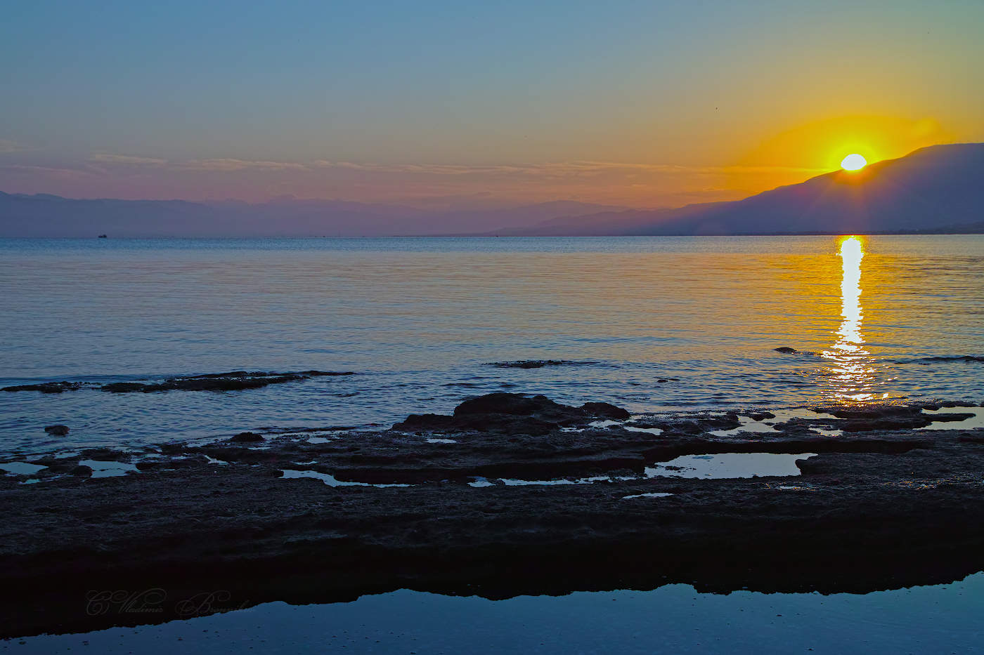 Рассвет в камнях