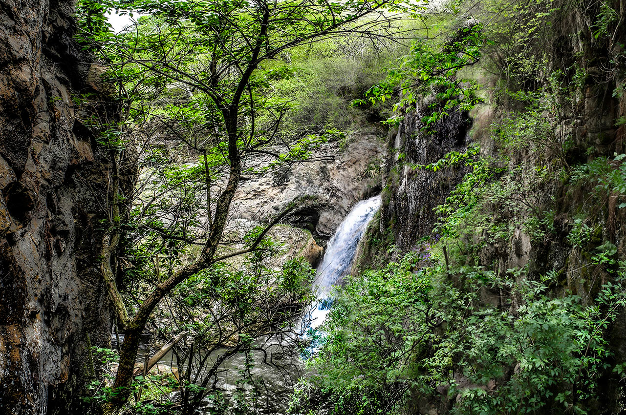 Водопад Медовый