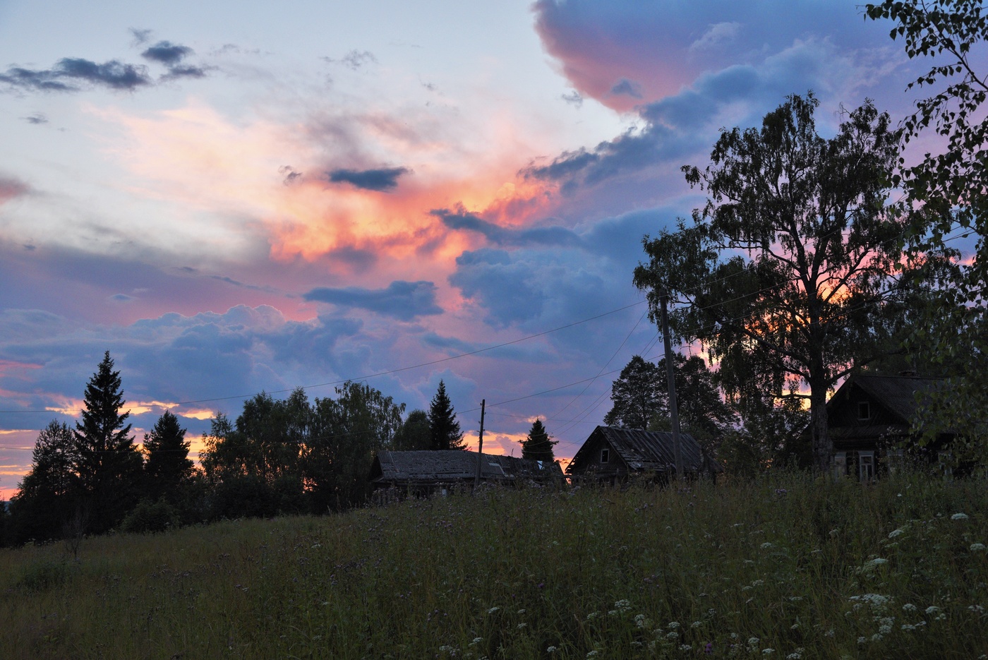"Есть в России деревеньки, что от мира далеки..."