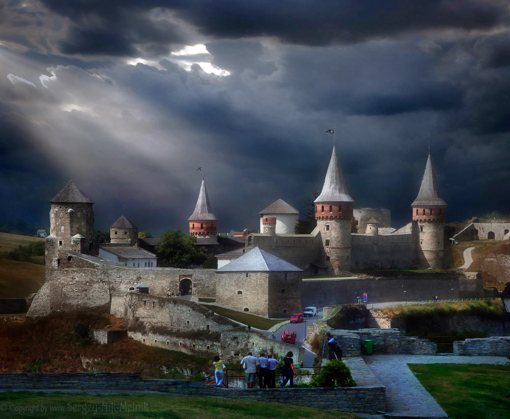 Луч света над туманным Каменец-Подольском