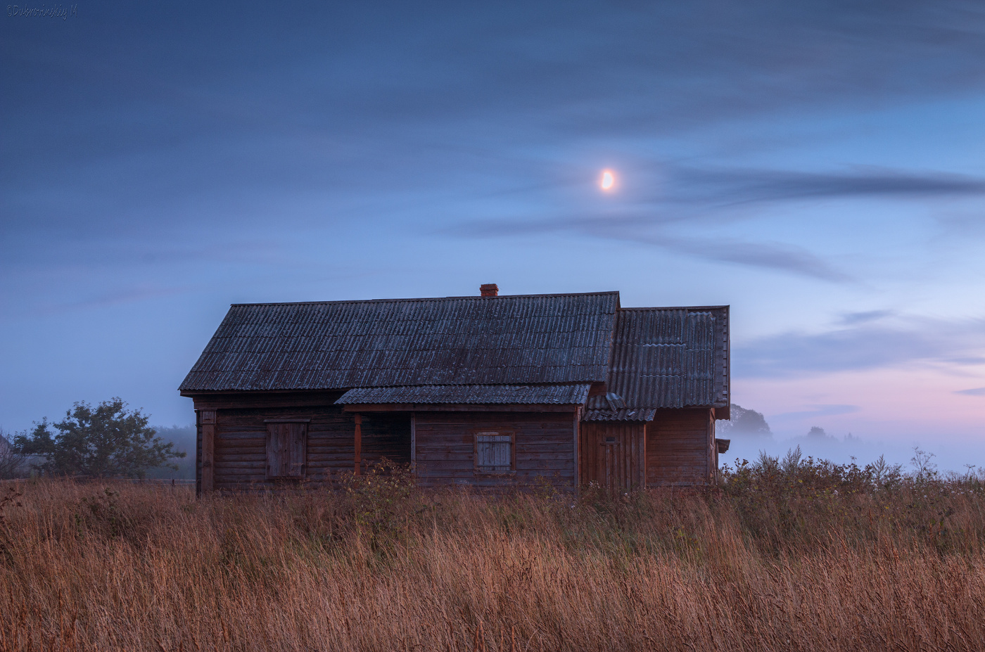 Домик при луне