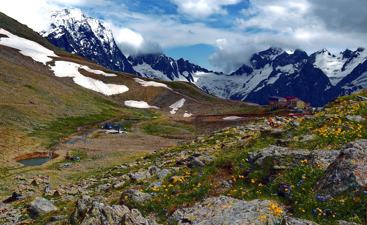 В горах Домбая