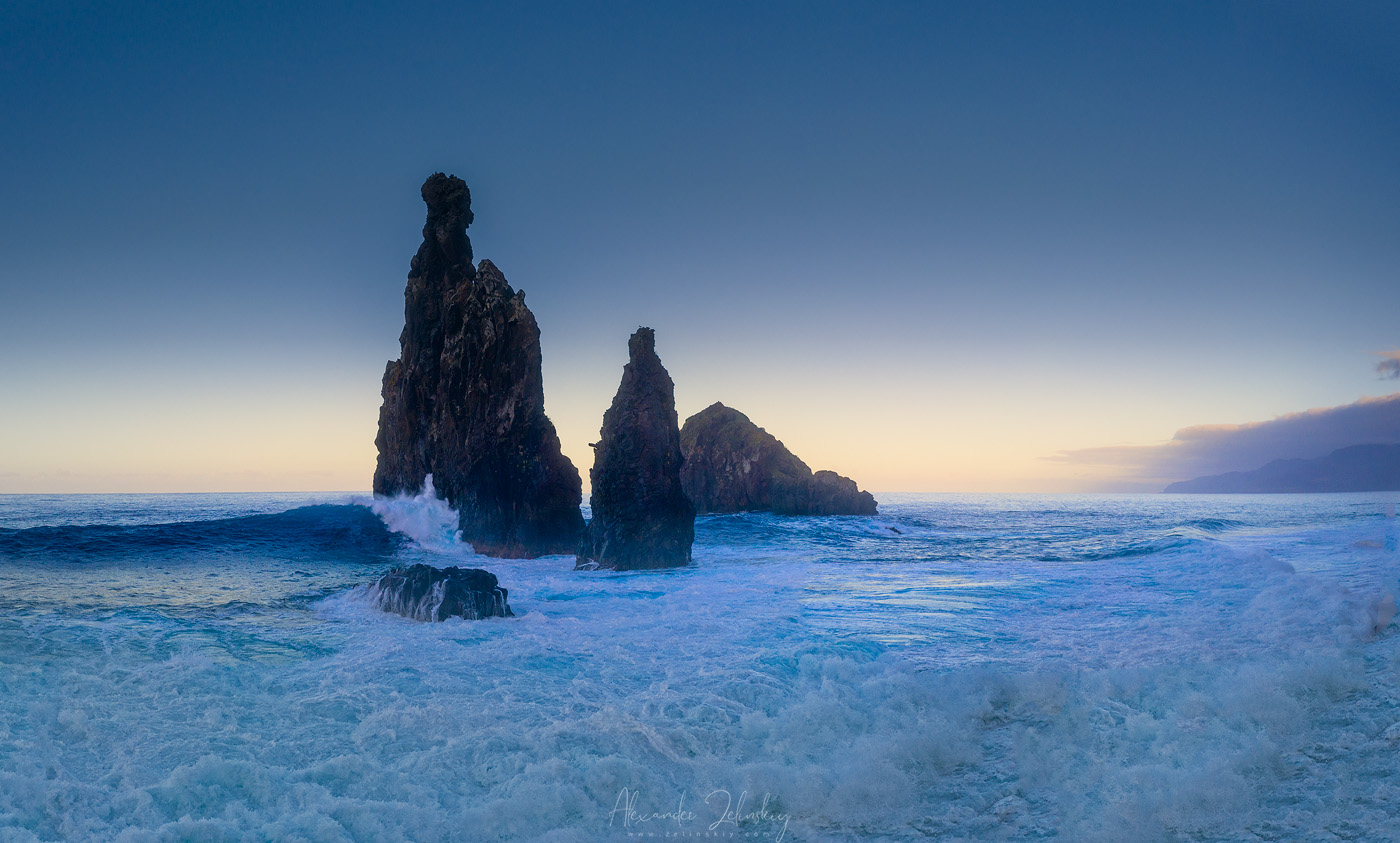 В пене купаясь морской