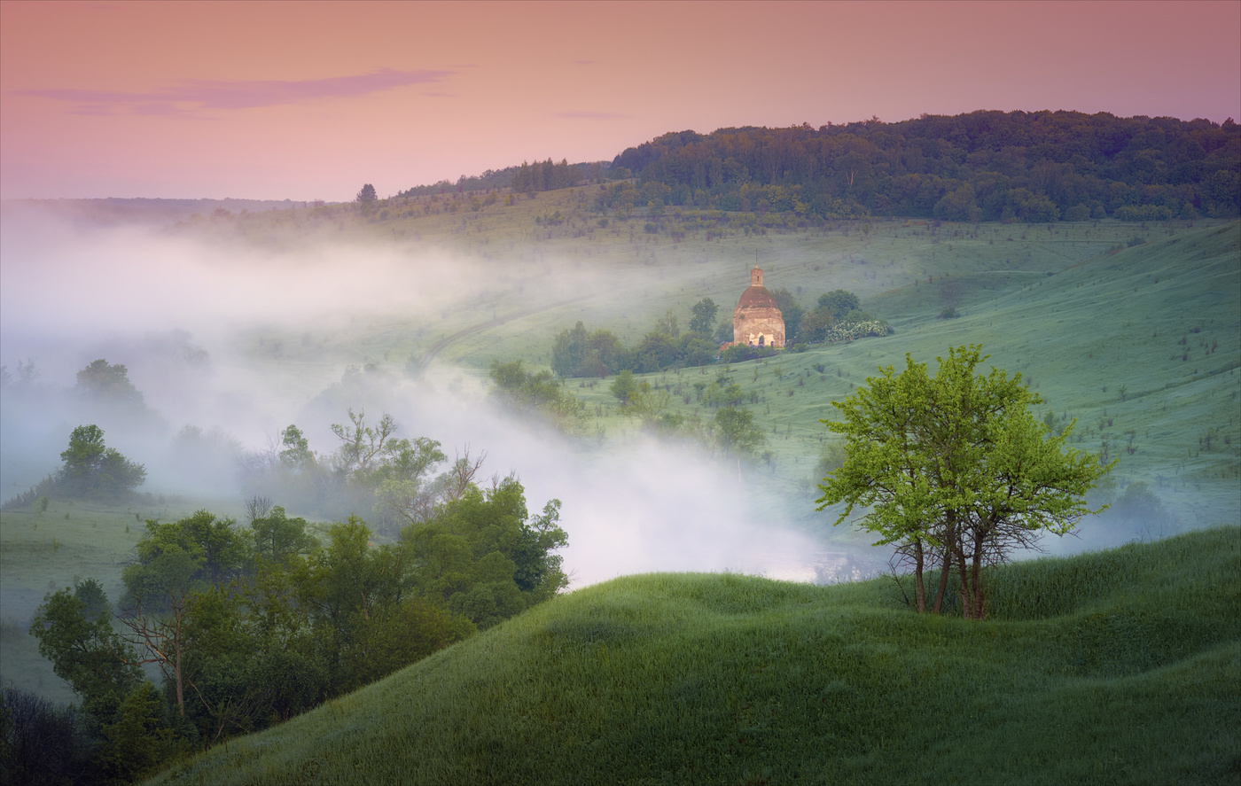 На высоких берегах.