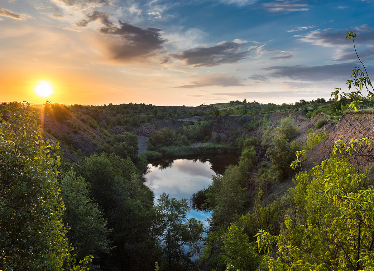 Восход над старым карьером