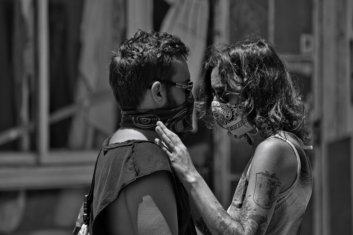 ЛЮБОВЬ В МАСКАХ..