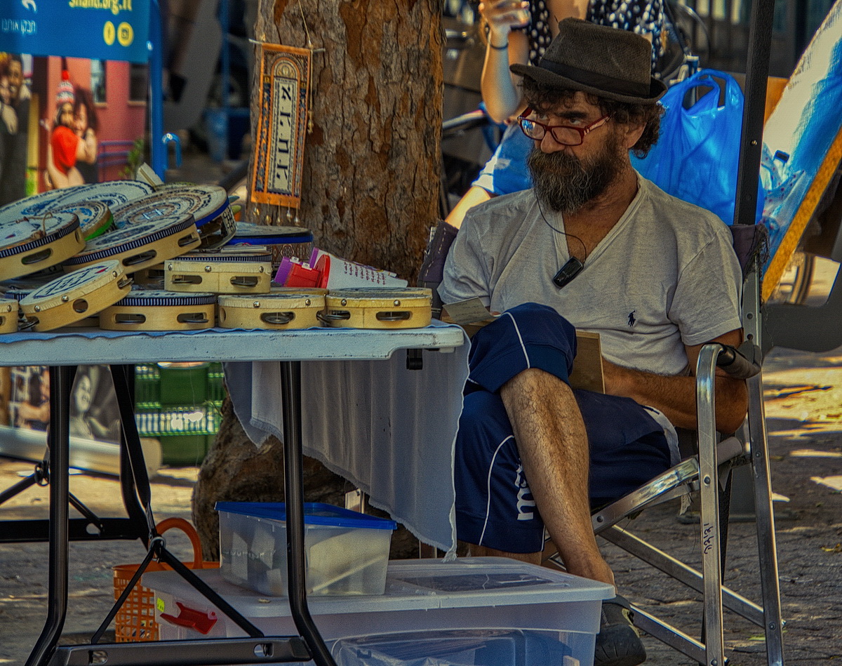 Бубновый(продавец бубен)