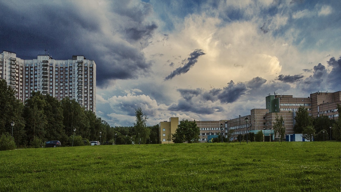 Тучи над городом...