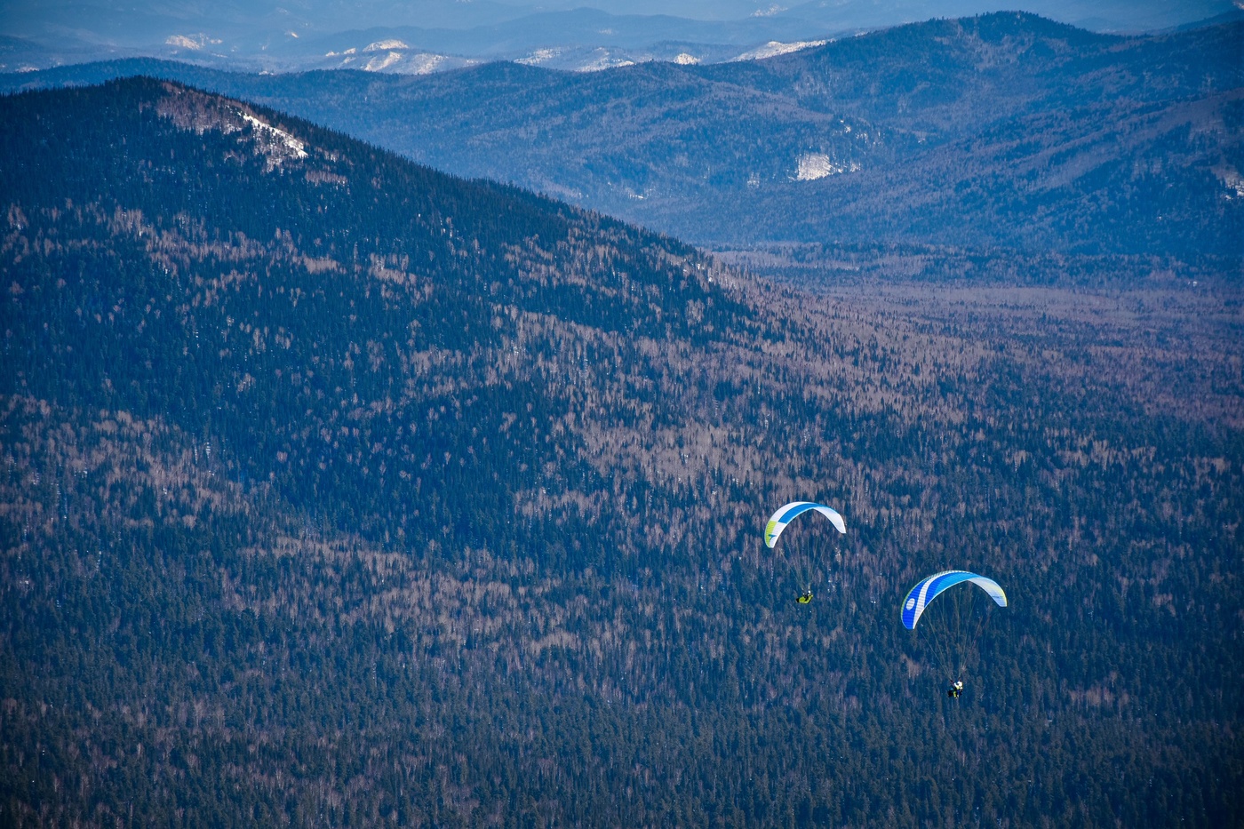 Полёт над горами на параплане