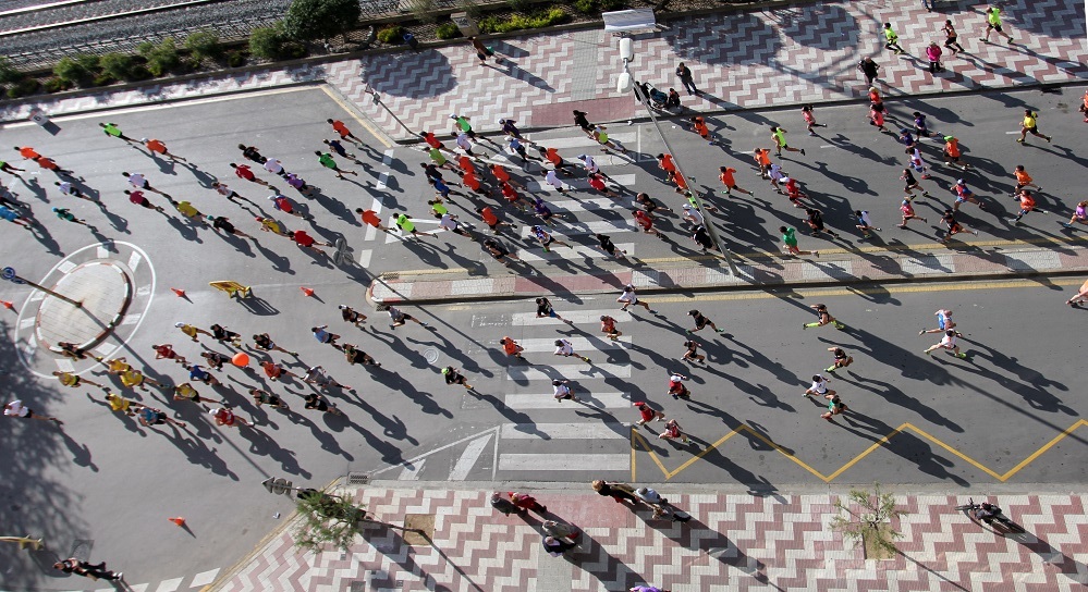 Из далека долго