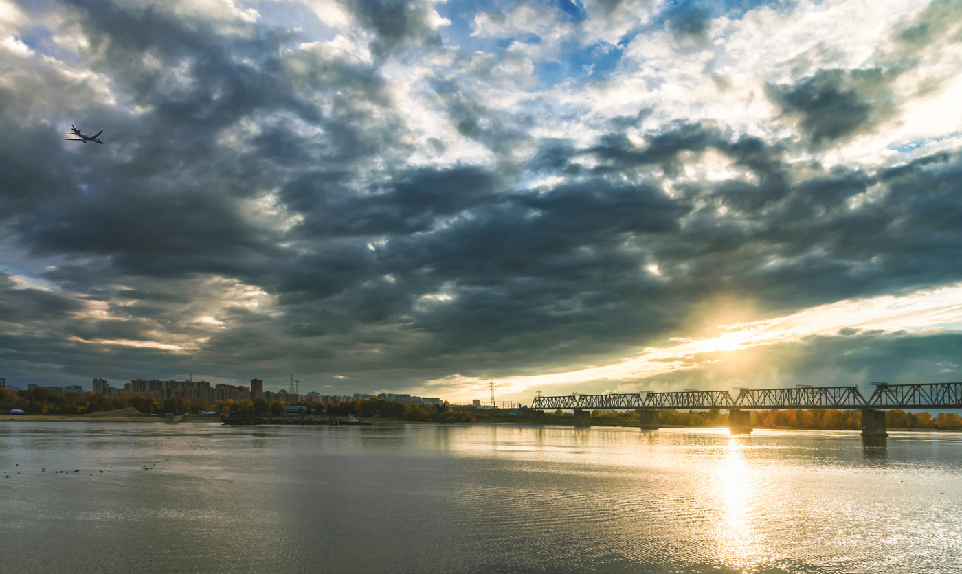 Из далека долго