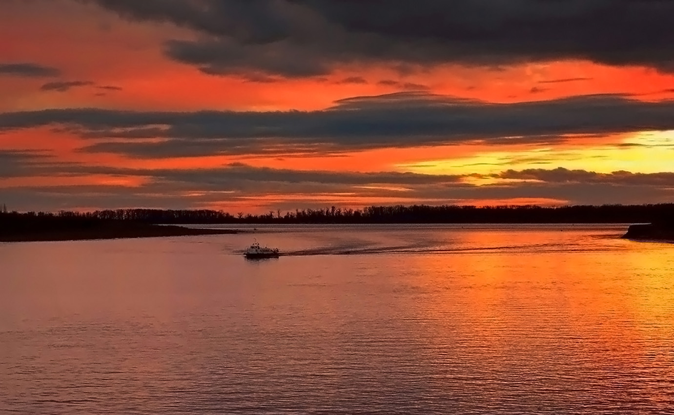 Из далека долго