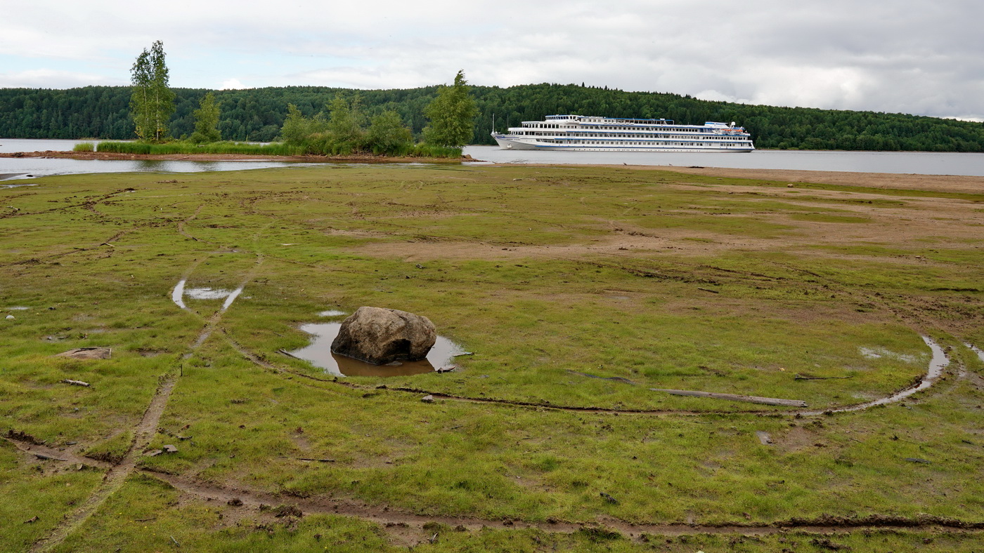 Из далека долго