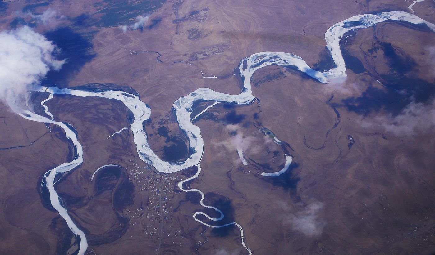 Из далека долго