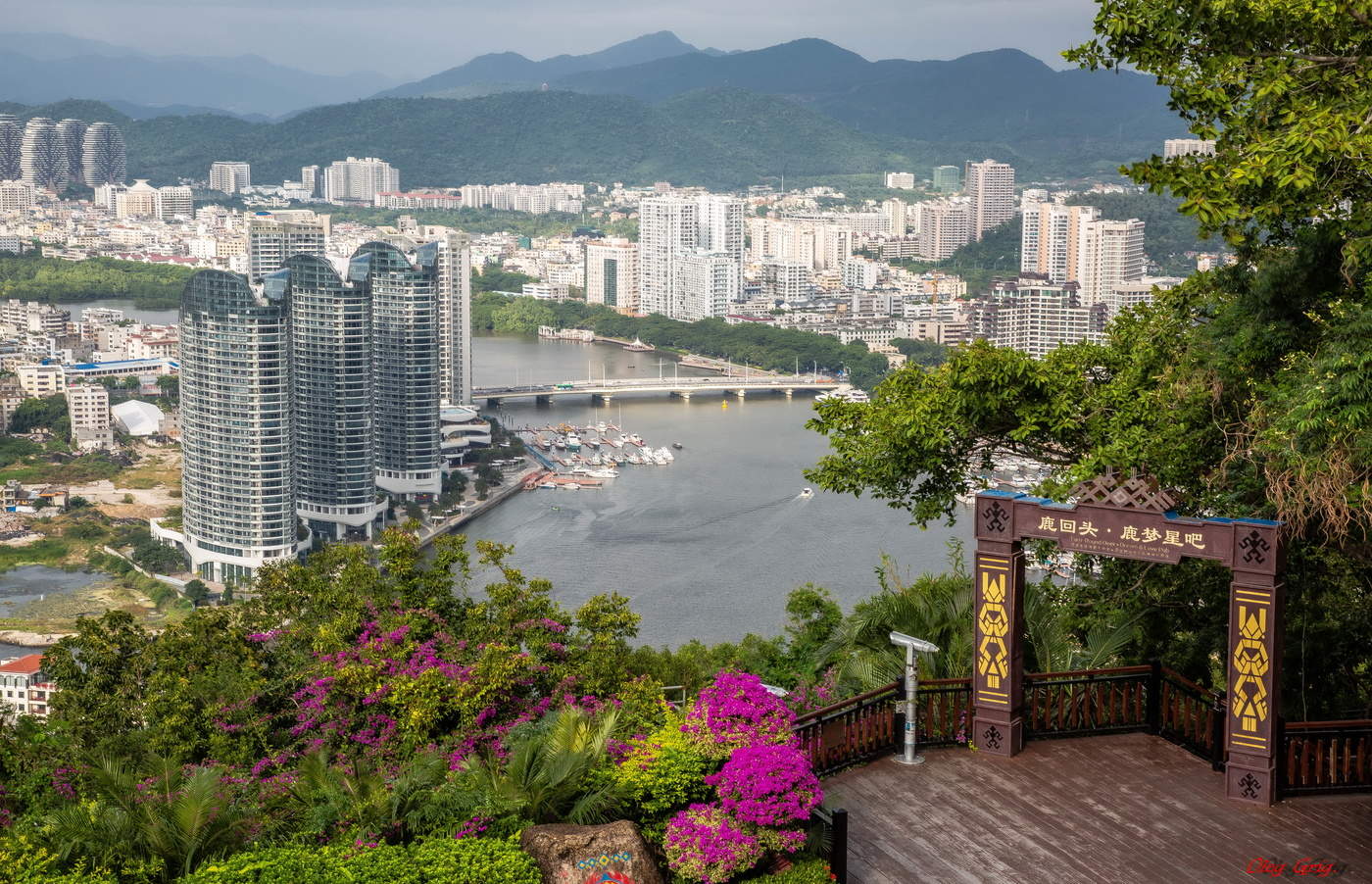 На другом конце света...