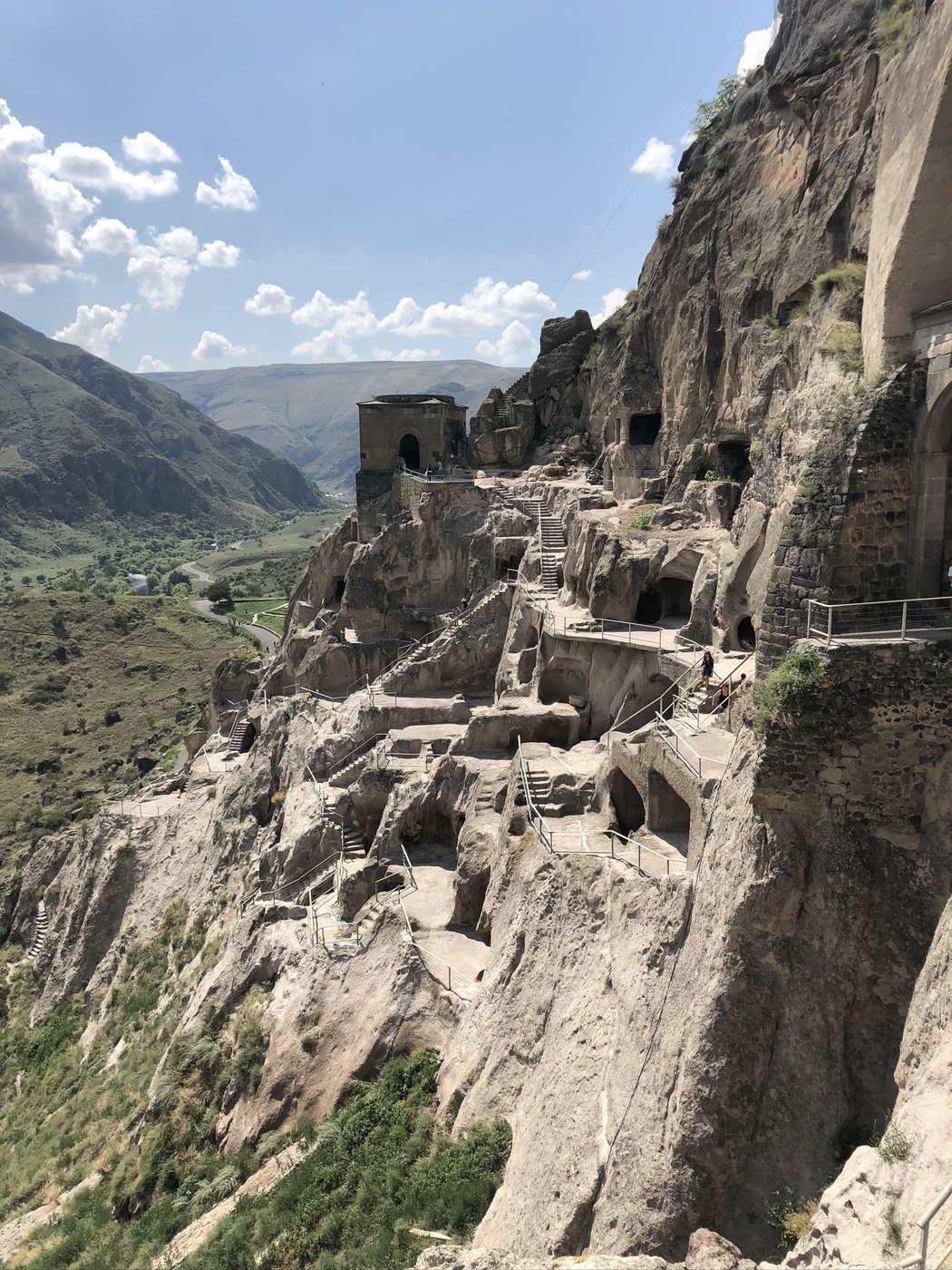 Вардзиа - пещерный город в Грузии