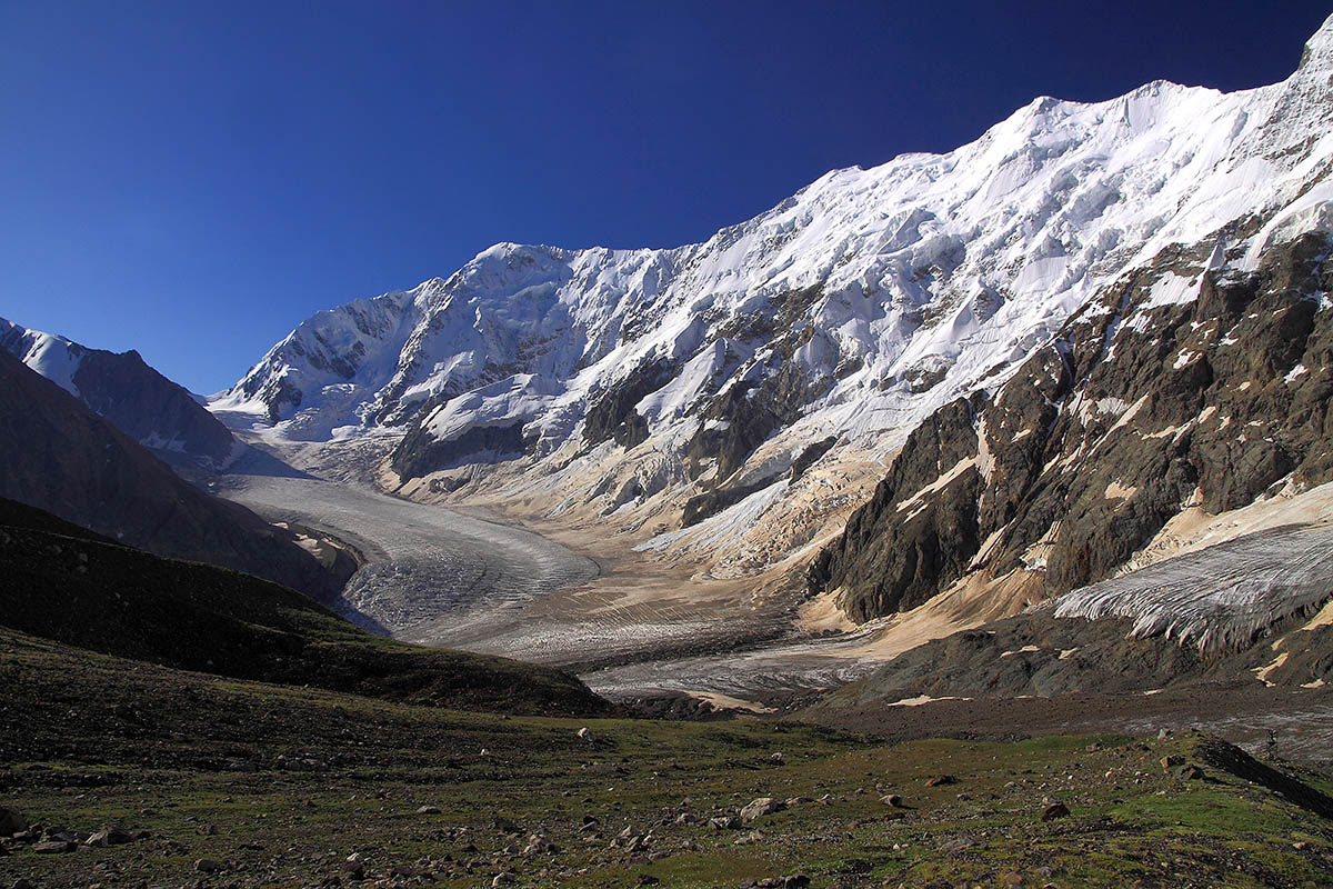 Утро у Безенгийской стены