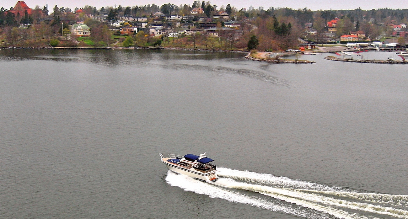 На катере вдоль берега Балтийского моря