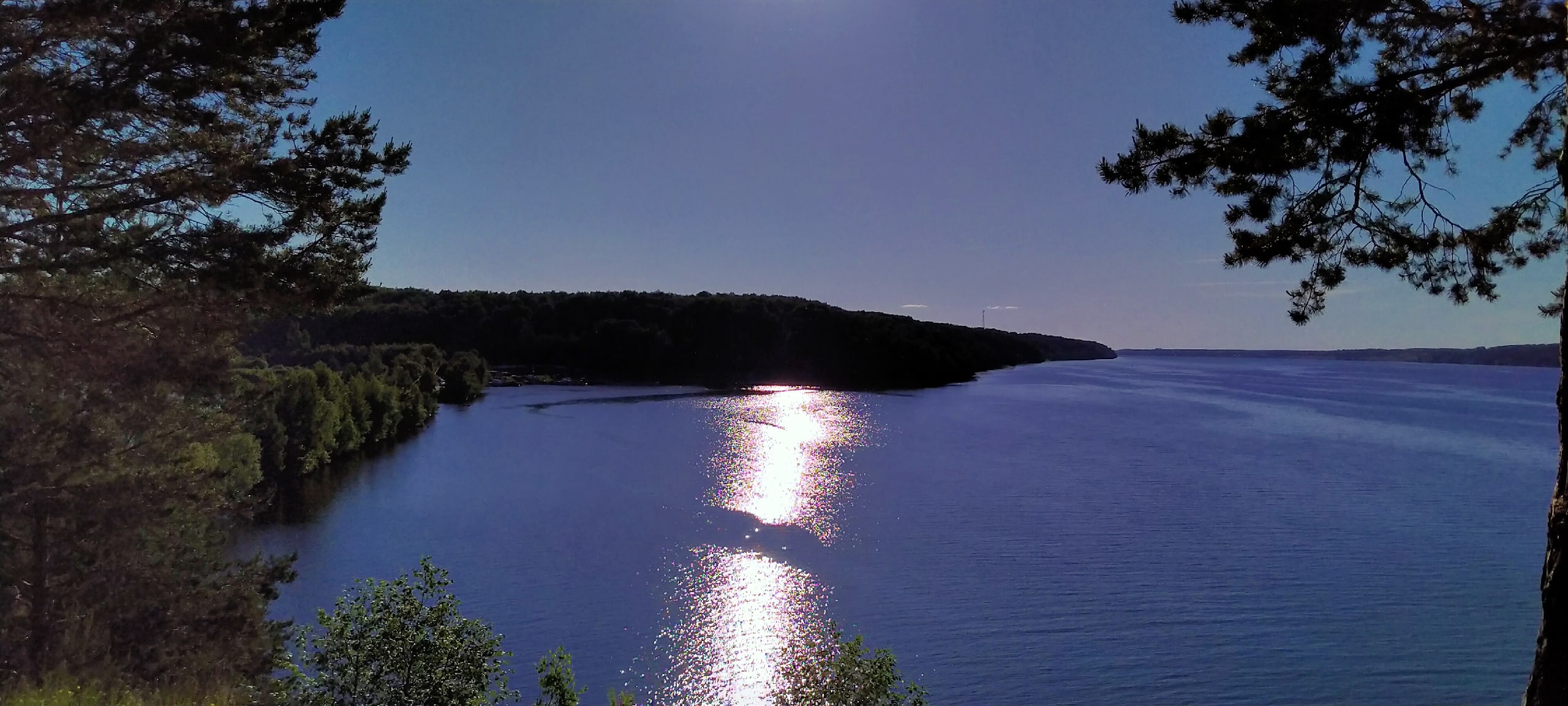 и на солнечной дороге бывает тёмная полоса