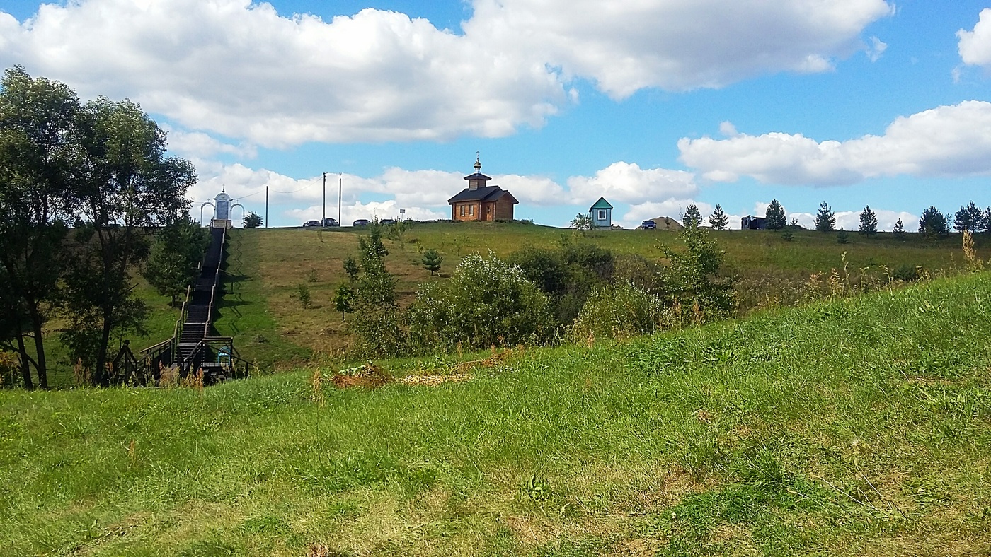 Часовня и спуск к святому источнику