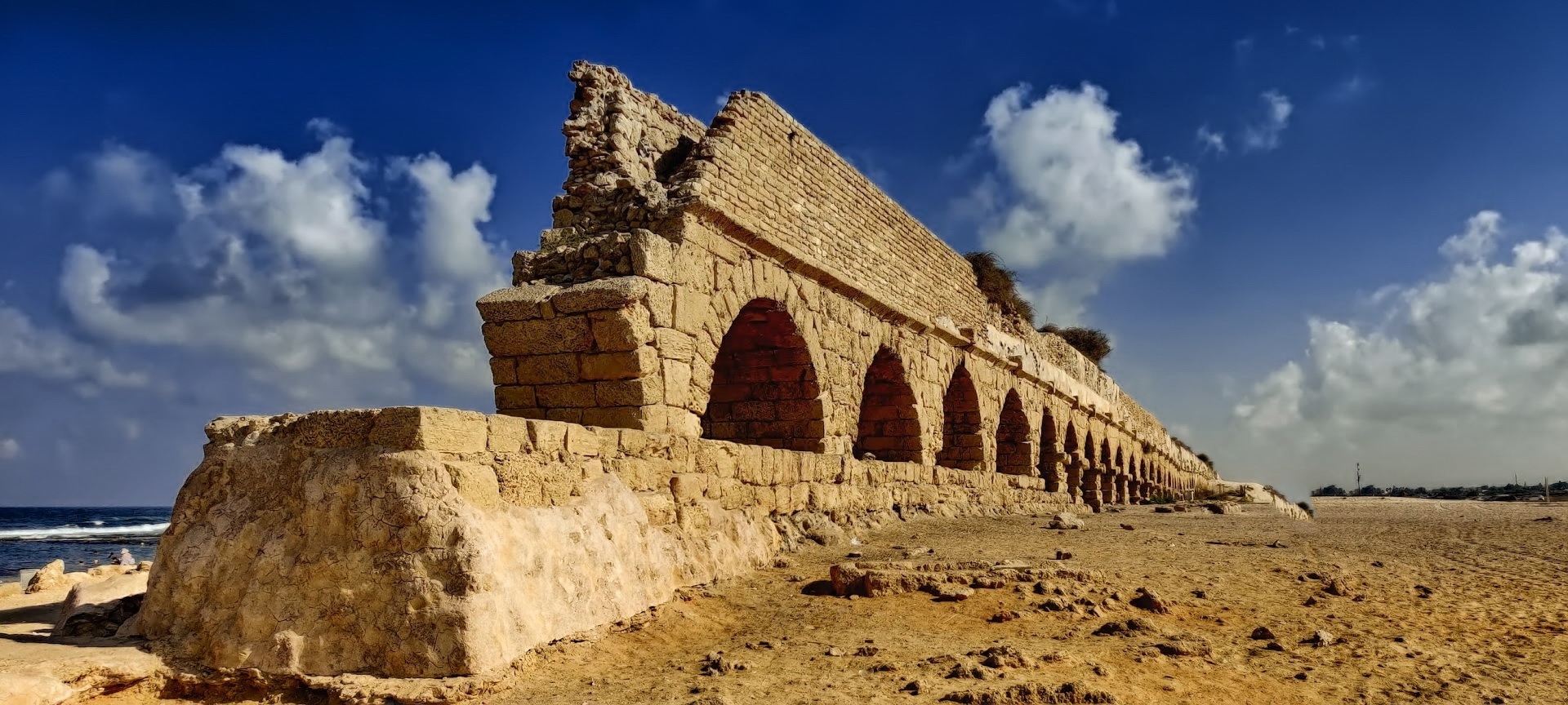 Каменный поезд