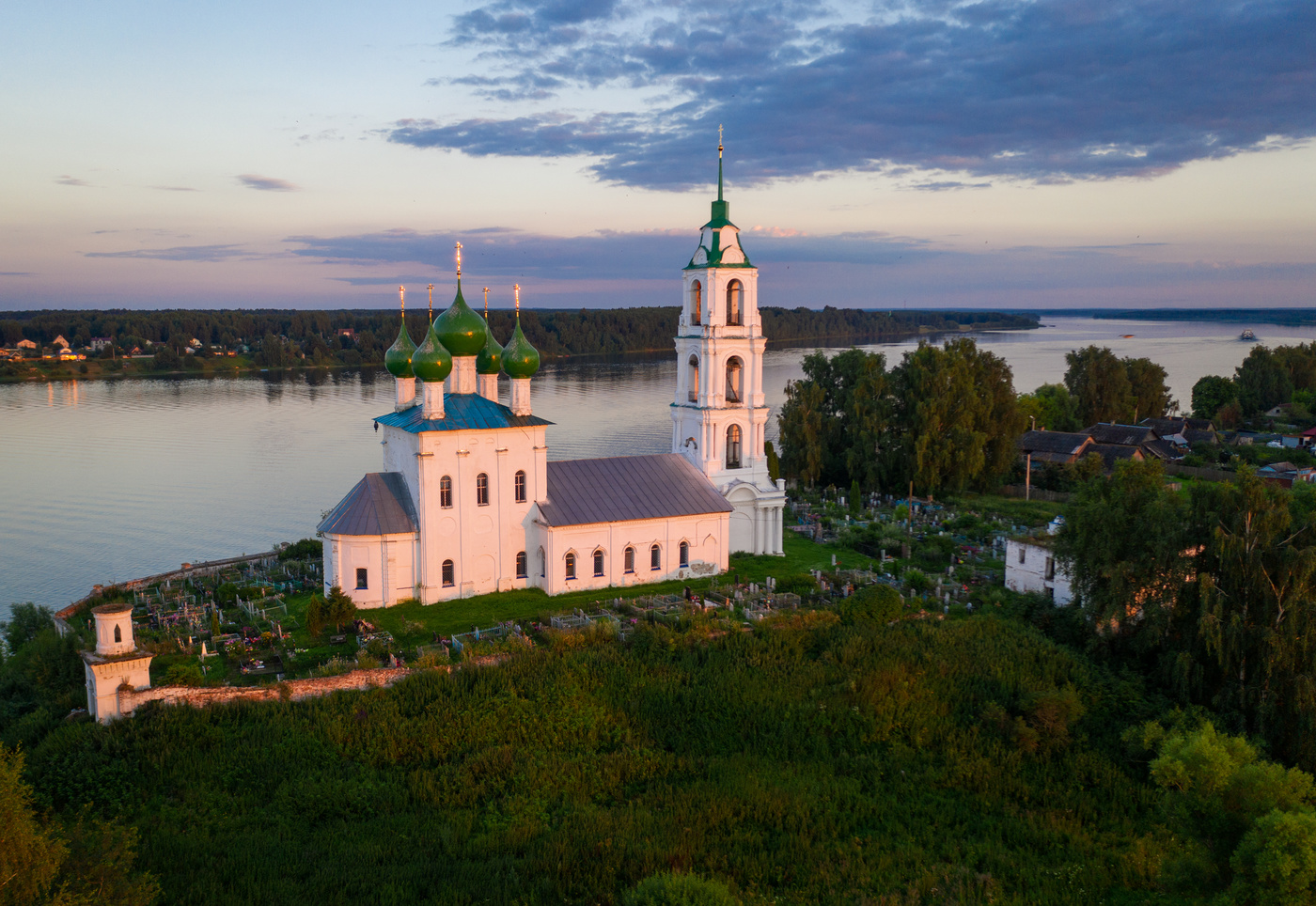 Вечер на Волге