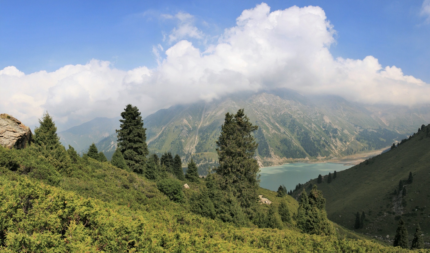 Горы дружны с облаками