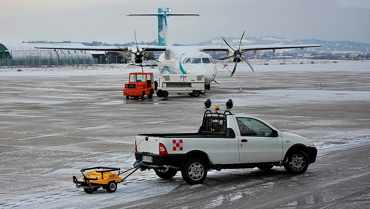 Обледенелый аэродром