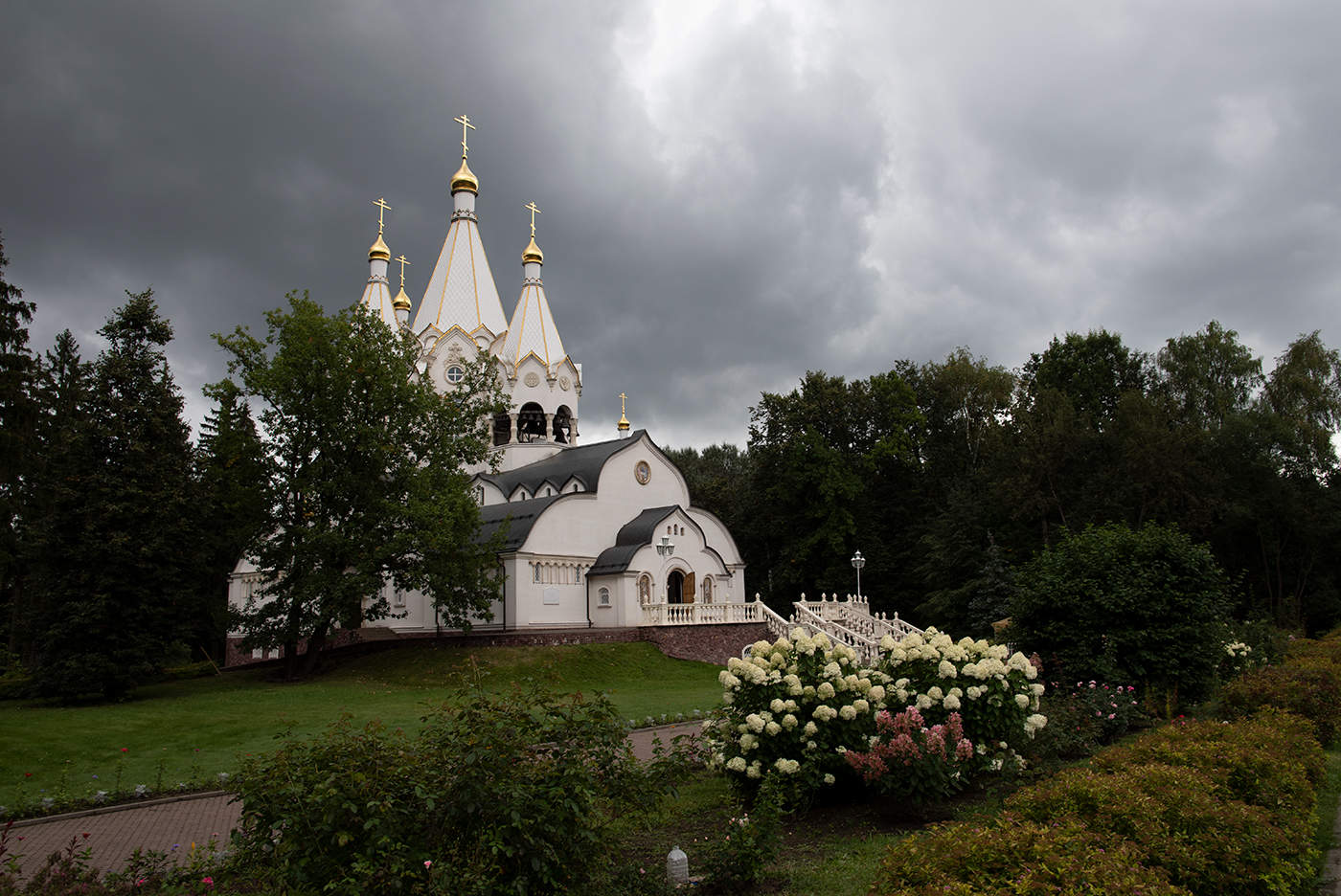 Храм Новомучеников и Исповедников Российских