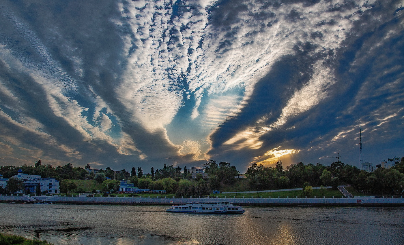 Что сумерки вечерние таят?..