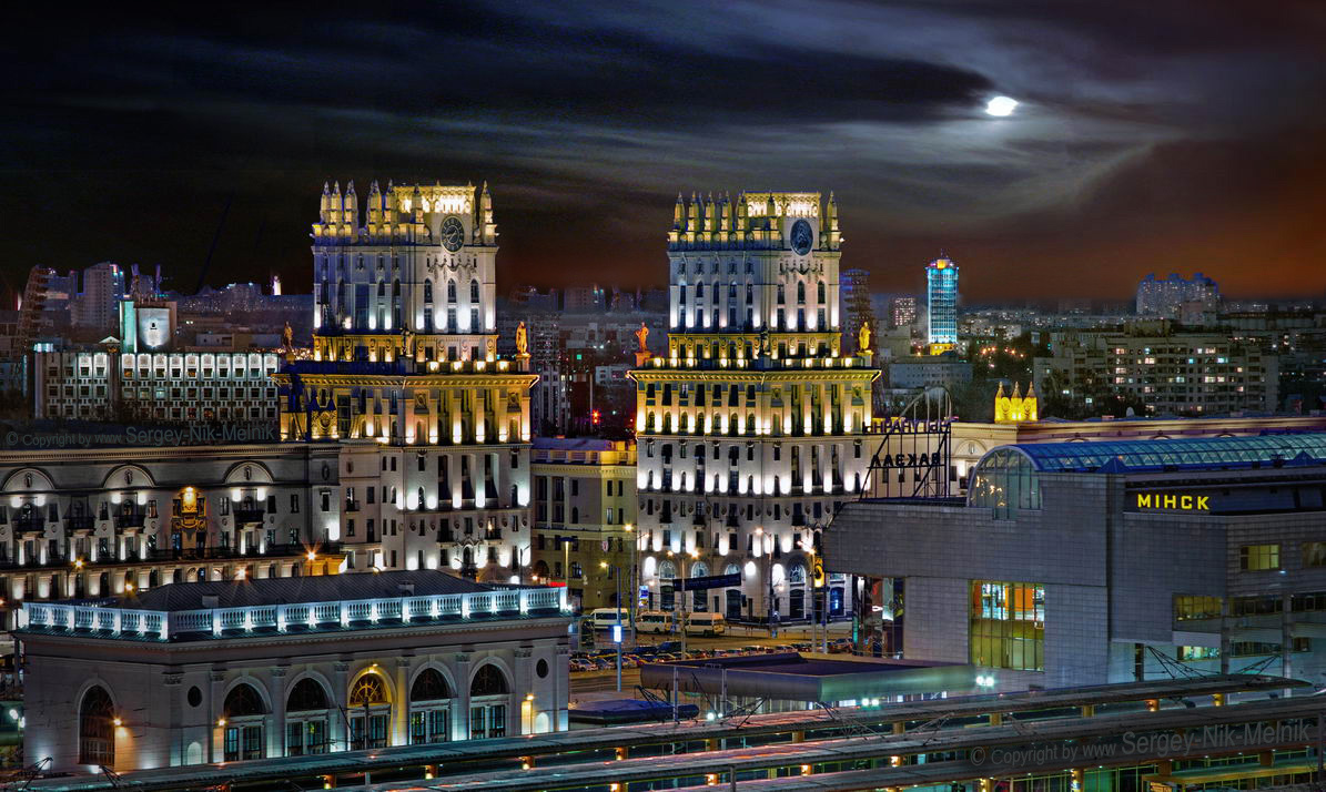 Привокзальные «Башни-Близнецы» в лунном сиянии