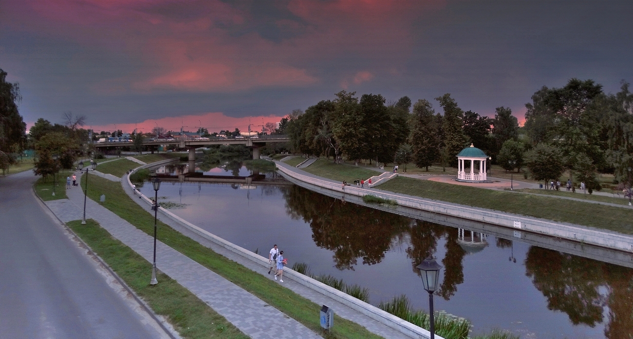 Грозовой вечер в городе