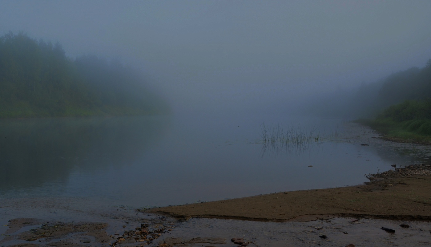 "Светлеет. День не начат, но он пешком идет..."