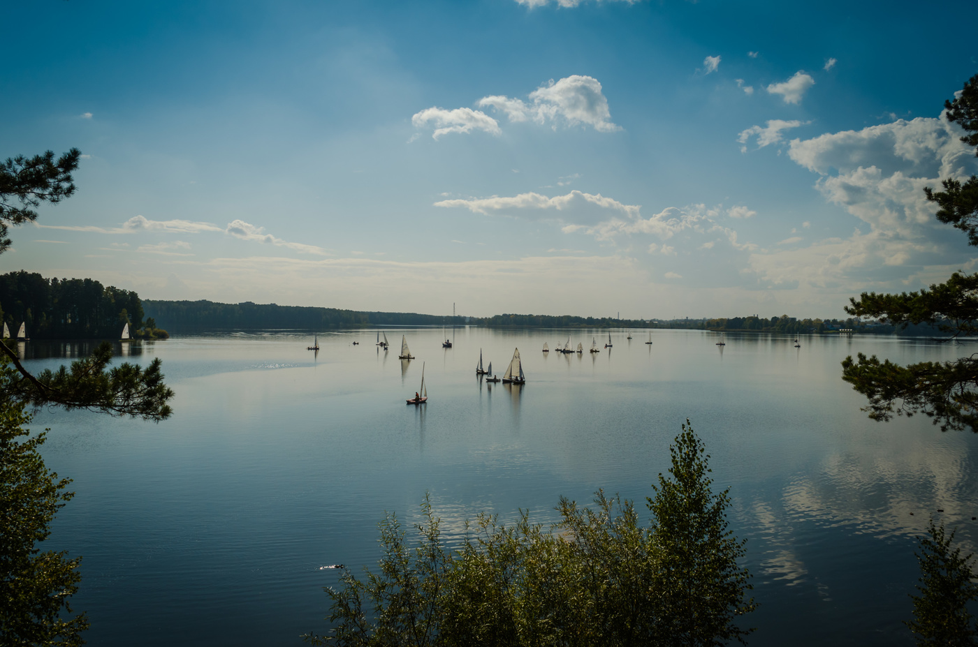 Регата на озере.