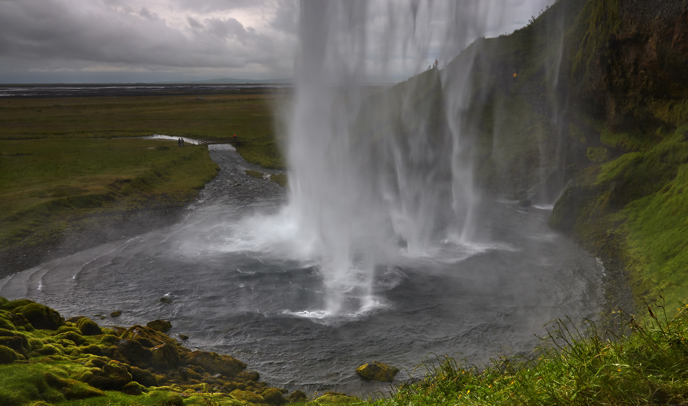 Прогулки под seljalandsfoss...