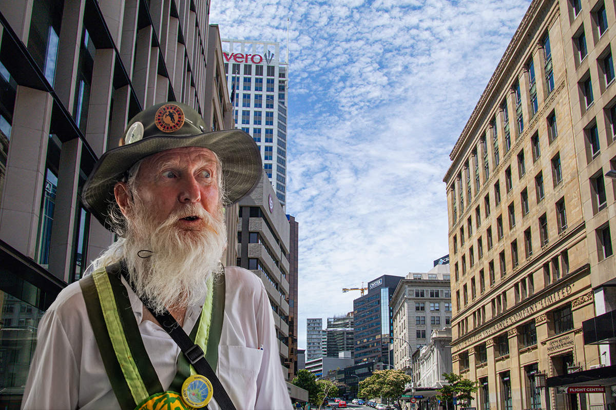 Хоттабыч вышел в город...