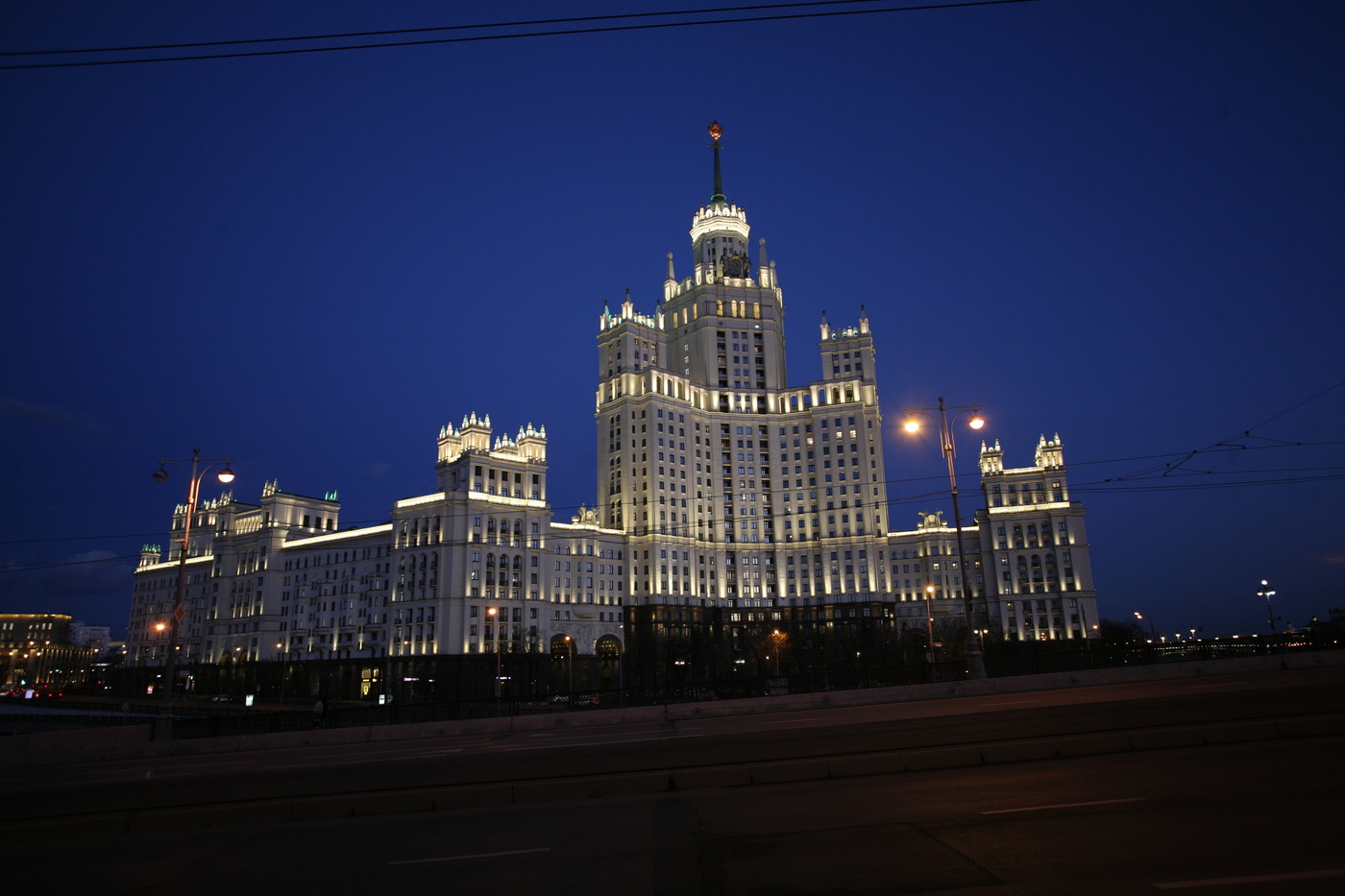 Высотка на Котельнической набережной