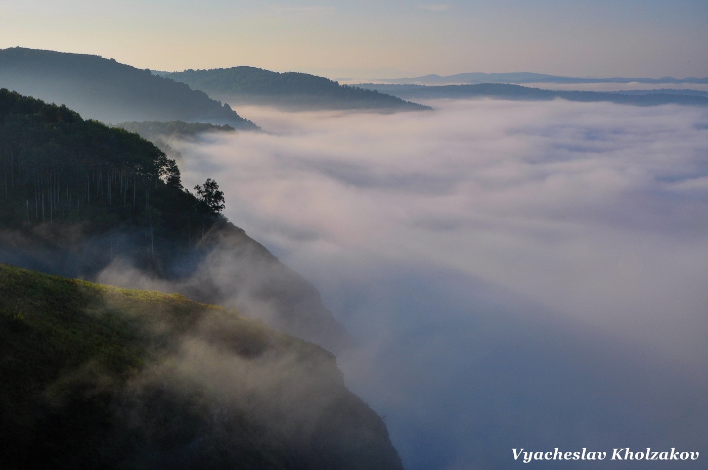 Туманное утро на утёсе