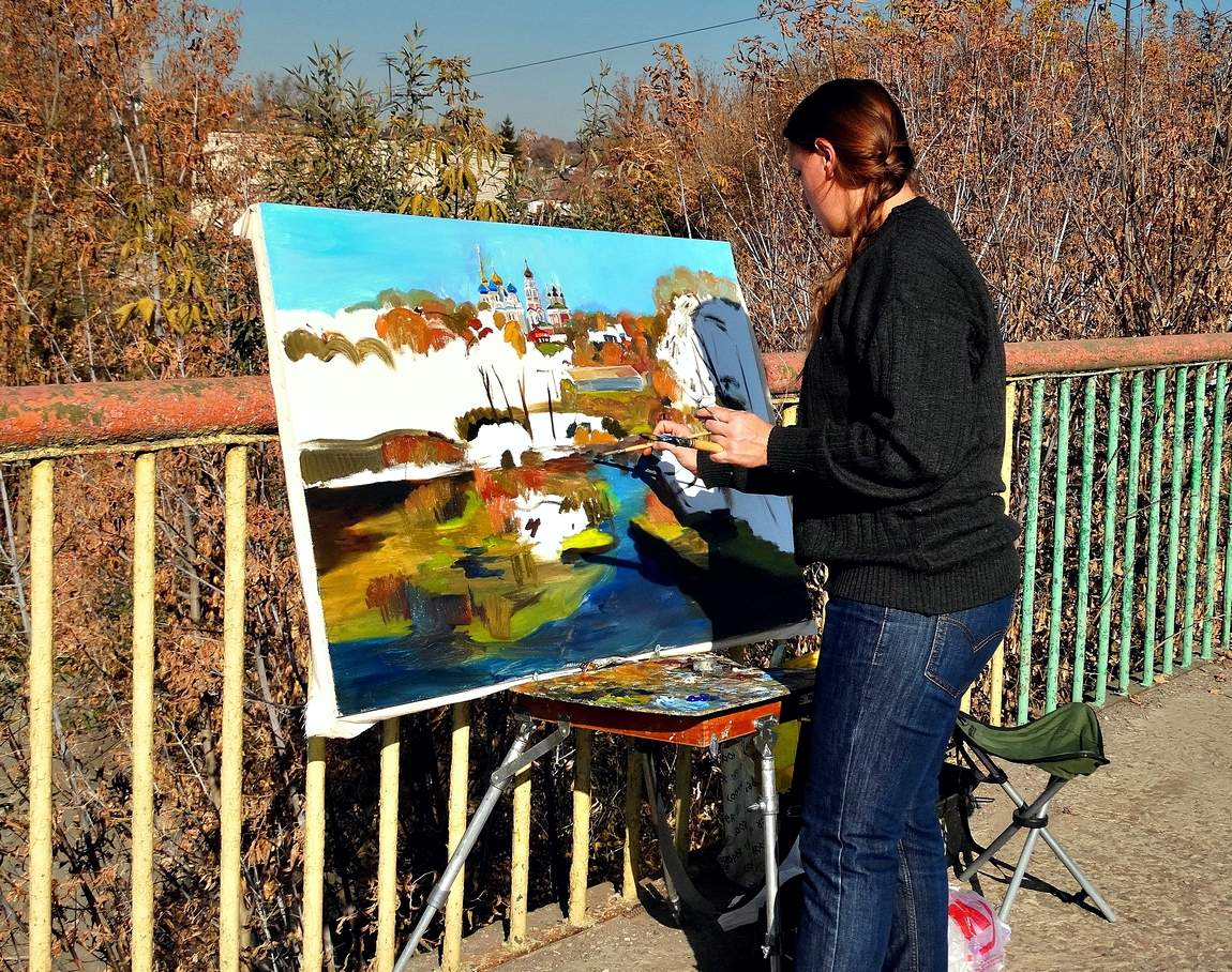 Местная художница