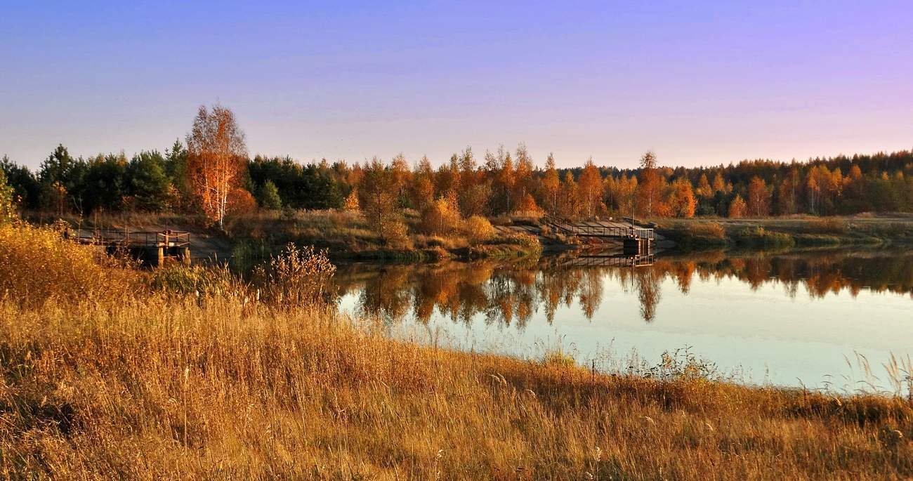 Золотая осень разукрасила берега