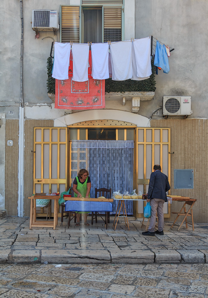 Из жизни улиц старого города Бари
