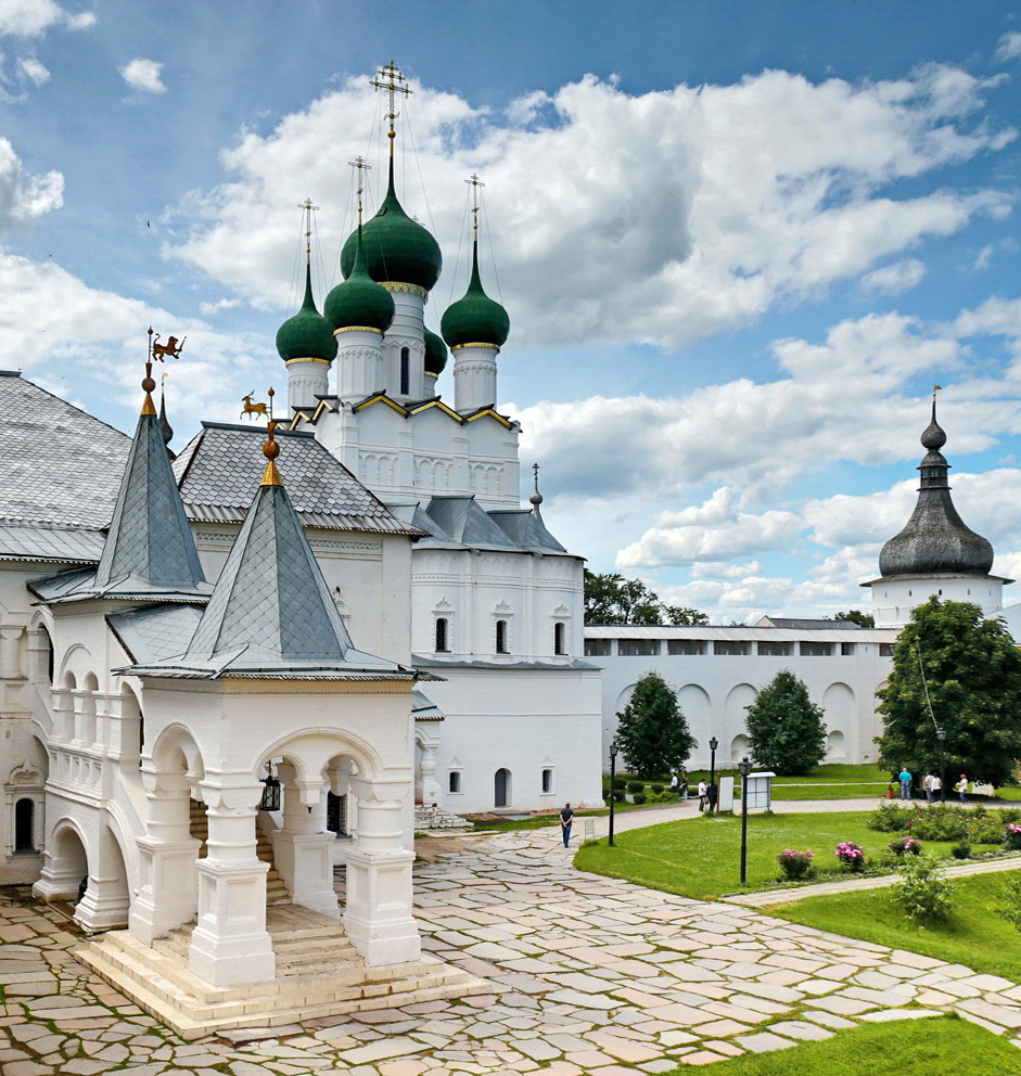 Двухшатровое-крыльцо-Красной-палаты Ростовского Кремля