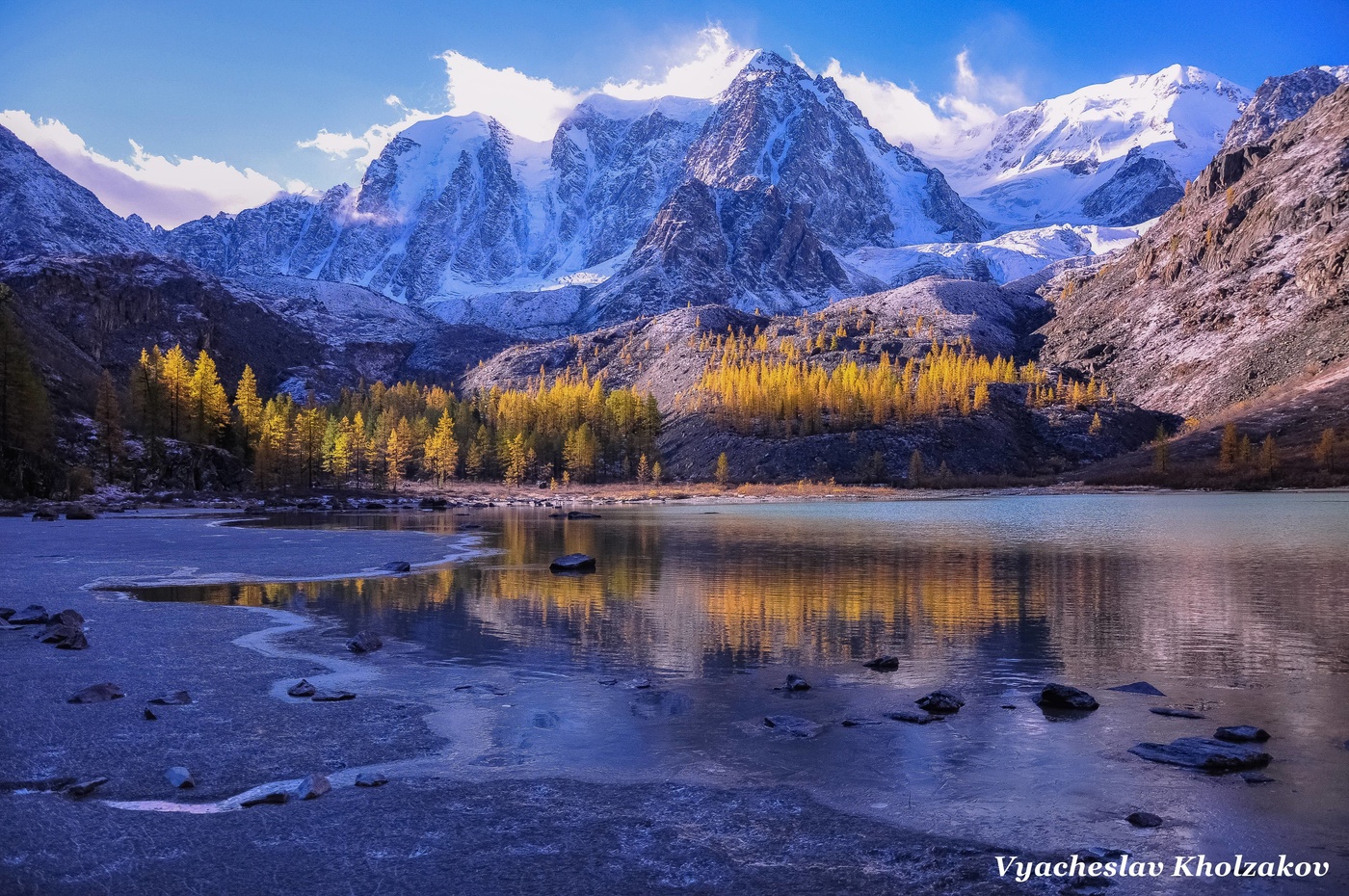 Морозное осеннее утро на Шавлинском озере