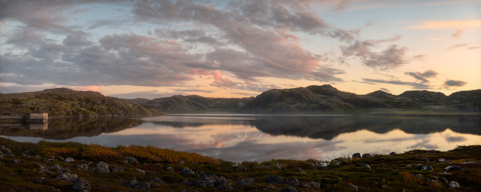 Уставший день, склонившийся к закату...
