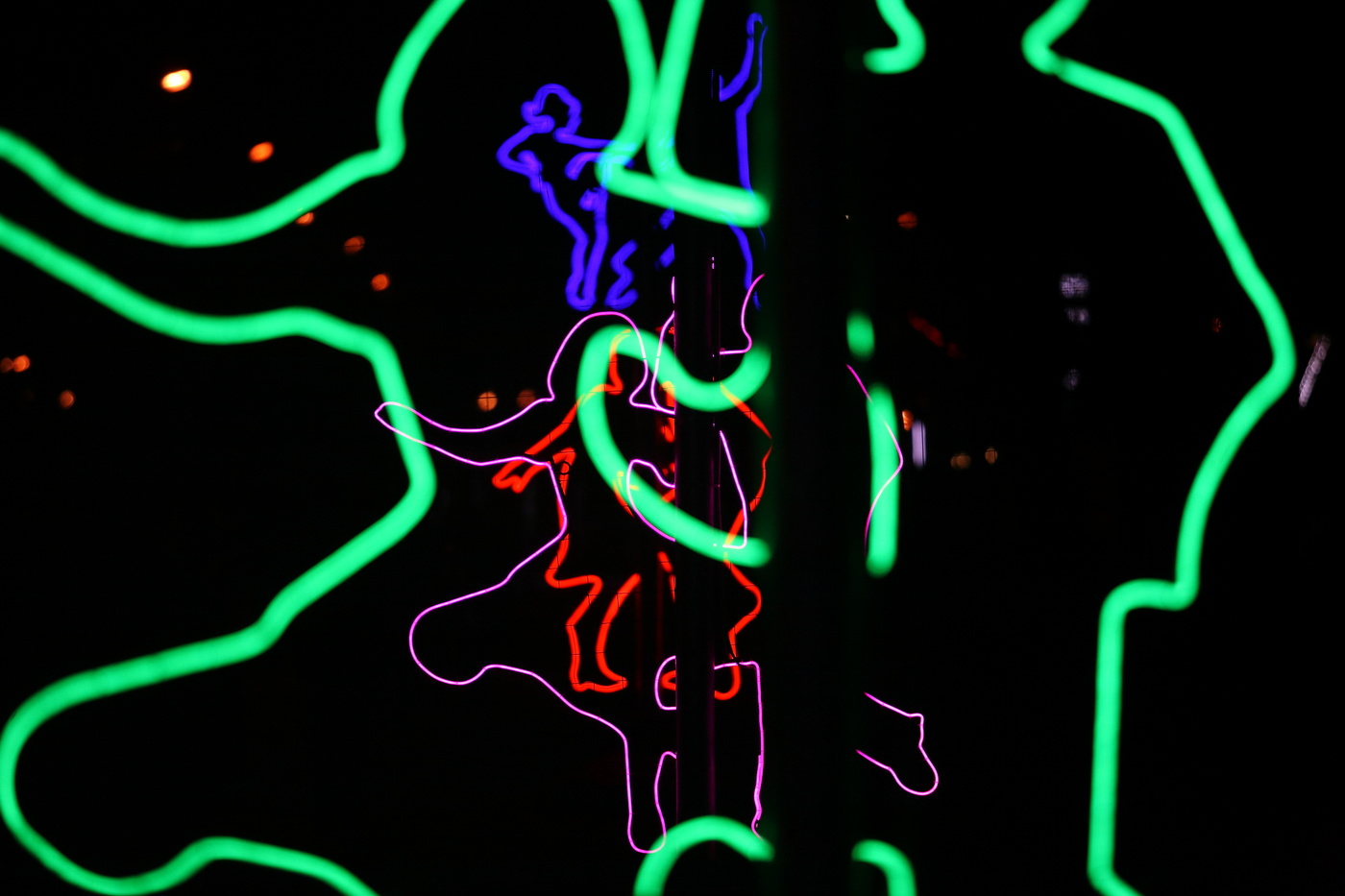 Неоновые танцы