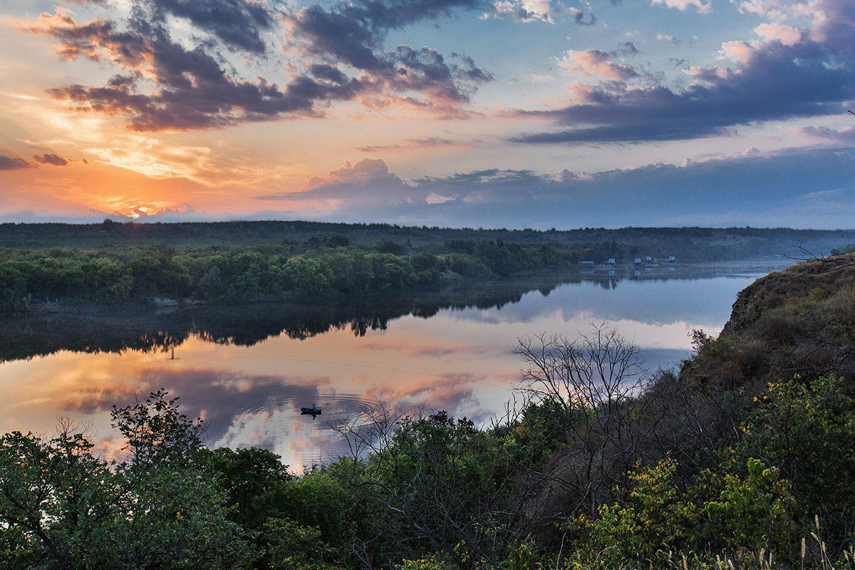 Утро у шестого гидроузла