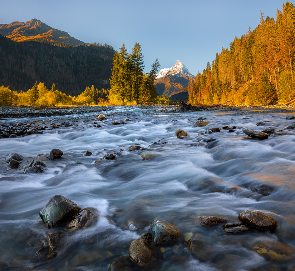 Встречая рассвет на реке Аманауз
