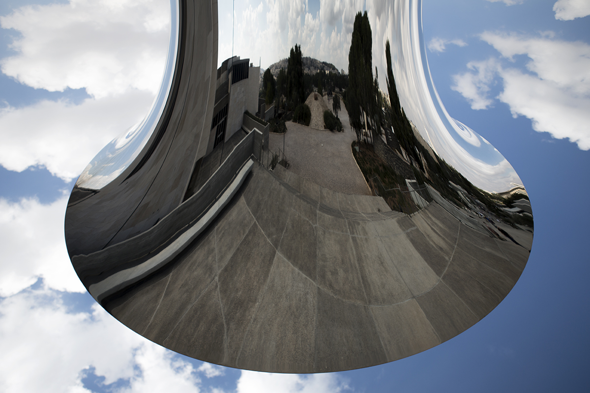 Город спускается с небес