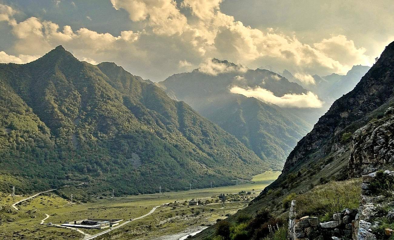 В долине меж гор